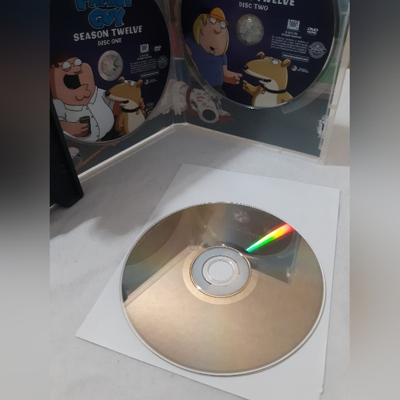 Family Guy Season 12 - 21 episodes in a 3 disc set - Picture 8 of 8
